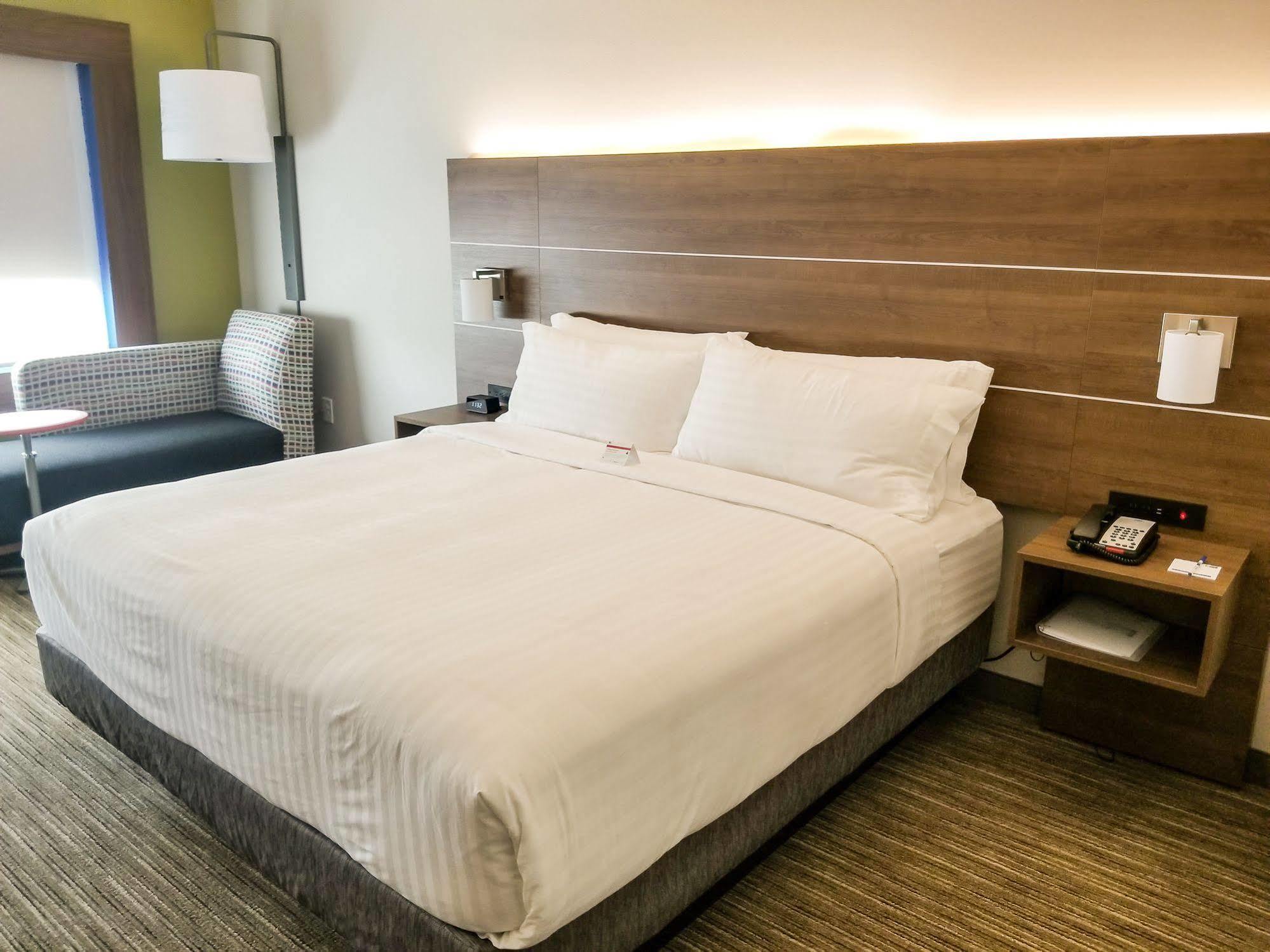 Holiday Inn Express & Suites - Charlotte Ne - University Area By Ihg Exterior foto