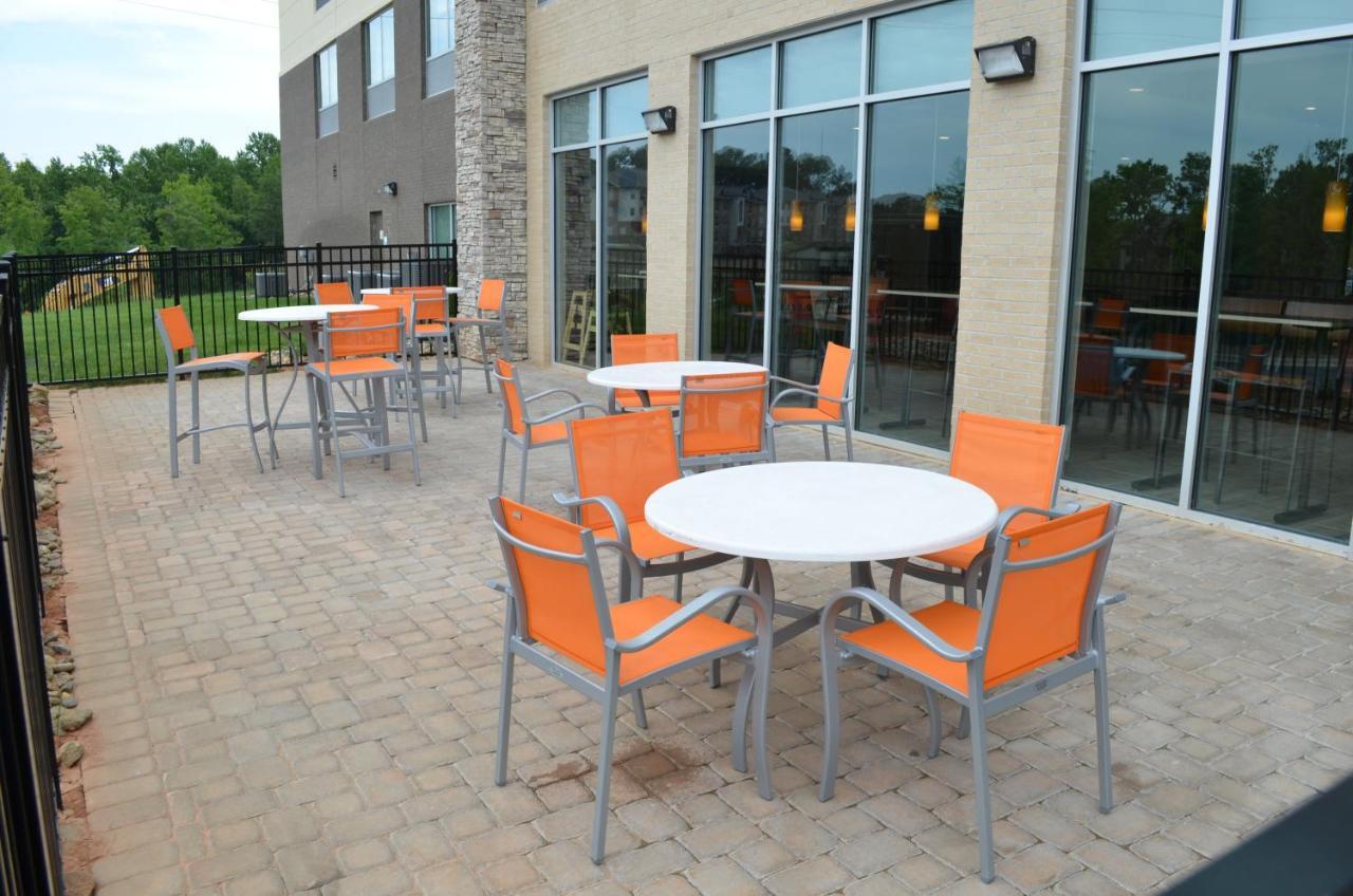 Holiday Inn Express & Suites - Charlotte Ne - University Area By Ihg Exterior foto